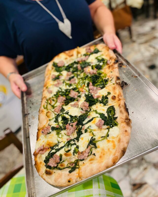 One way to beat the winter blues! Mouthwatering pizza straight from a wood burning over with locally sourced sausage and broccoli. #yummy Try this and much more on our #tasteofsorrento progressive lunch tour - starting March 2024! Book early! #pizza #neapolitanpizza #foodtoursinsorrento #visitsorrento
